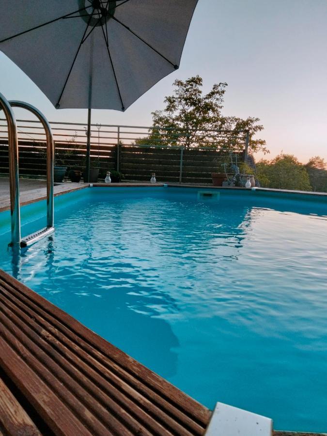 Chambre Familiale Anna "Mon Lit Au Pre" , Jusqu'A 4 Adultes Et 2 Enfants Avec Piscine Familles, Couples Ou Femmes Seulement Pontours 外观 照片